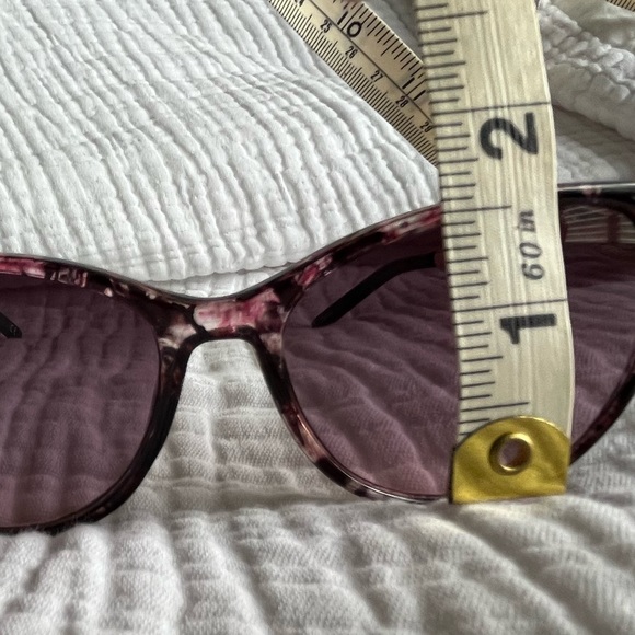 Foster Grant Translucent Floral Brown 100% UV Gold Jeweled Sunglasses - Picture 3 of 4